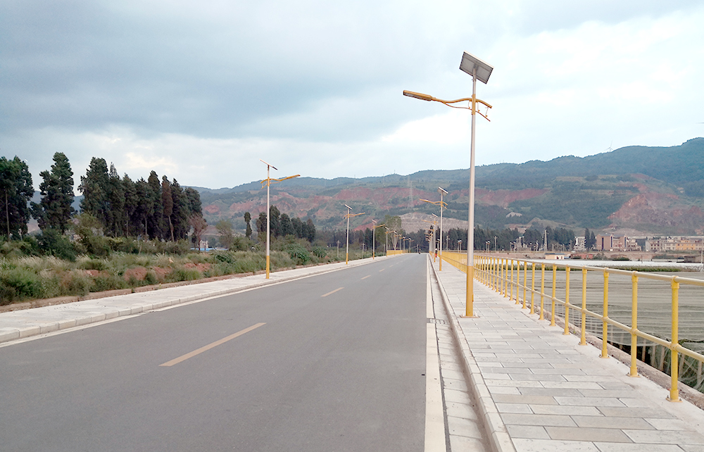 麒麟水鄉(xiāng)外環(huán)路太陽(yáng)能路燈項(xiàng)目